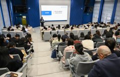 <b>消息化办公室从任丁志军做了题为《时代的数字</b>